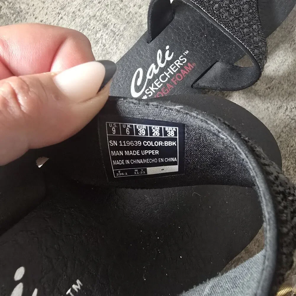 Skechers Women's Cali Vinyasa Flow Black Wedge Sandals - Size 9.5 Glitter